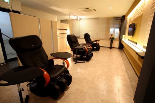 イタリアンタイルで仕上げた新装店舗 イタリアンタイルで仕上げた新装店舗