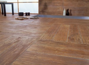 アンティーク感が魅力のフローリング調床タイル♪