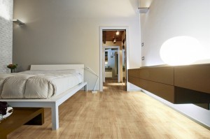 フローリング調タイルと本物のフローリング♪