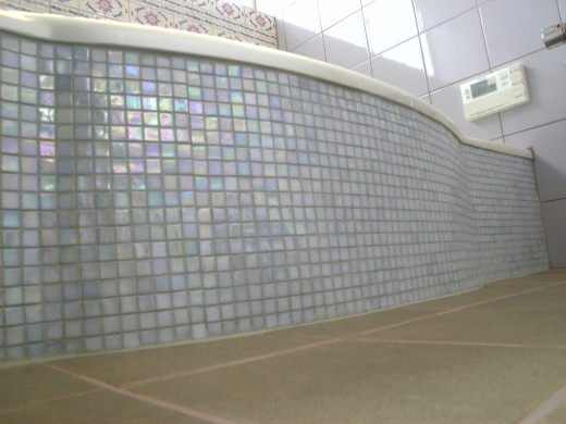 マーメイド気分を満喫♪モザイクタイルのお風呂