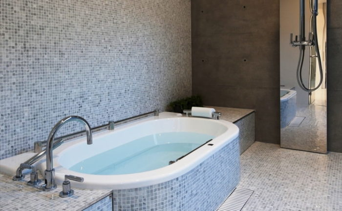 浴室壁-大理石モザイク-施工例写真