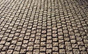 外構に重宝されるピンコロ石とは？石材の種類や施工例も紹介！