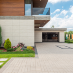 【施工事例付き】家の外構や庭に使うタイルの選び方とは？