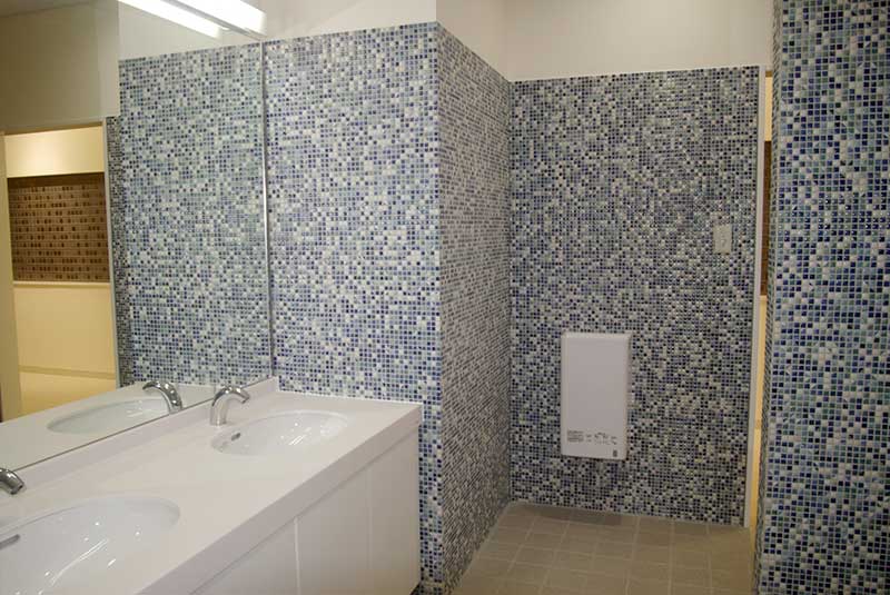 水彩画のようなMIXモザイクタイル | タイルライフ アウトレットタイル