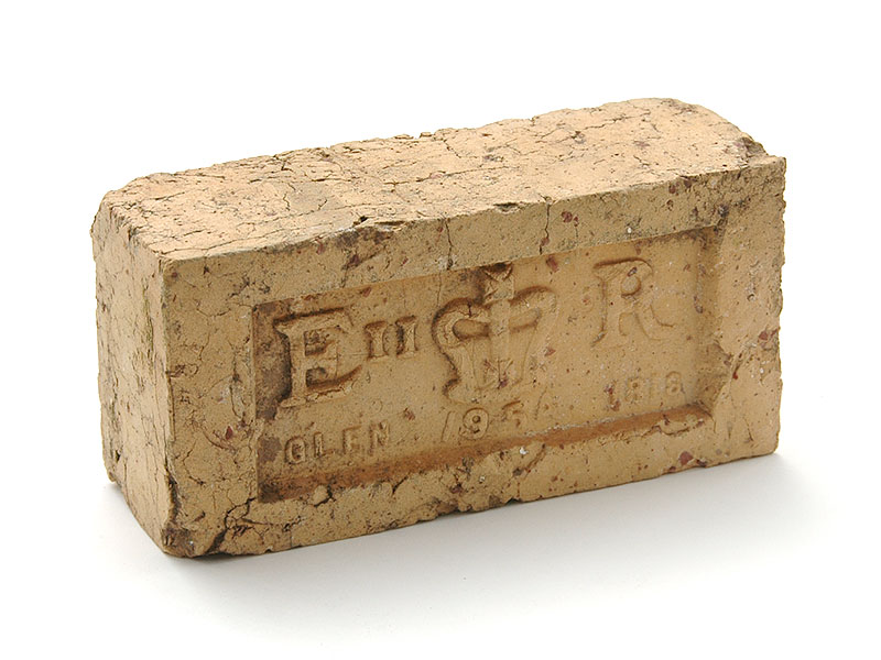 世界一高いレンガ ! エリザベス女王記念レンガ | タイルライフ