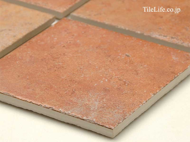 使い込まれた風合いのテラコッタ調タイル♪ | タイルライフ