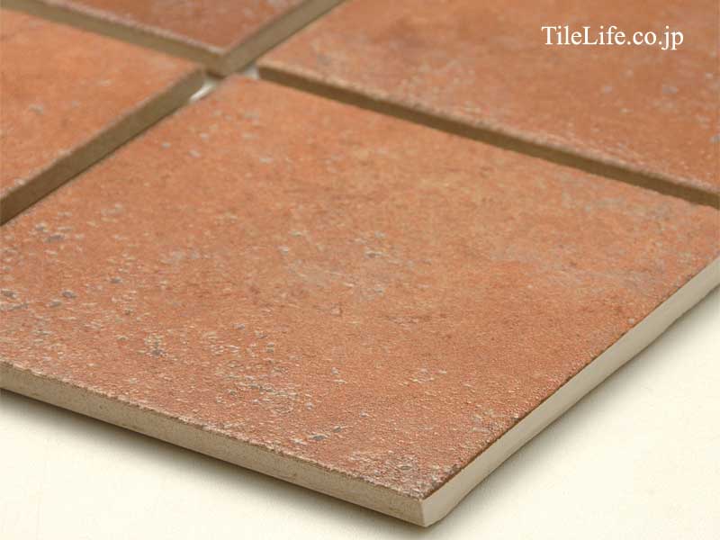 使い込まれた風合いのテラコッタ調タイル♪ | タイルライフ