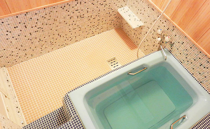 浴室床のモザイクタイル
