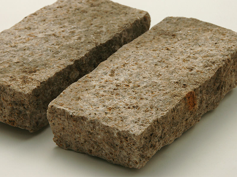 ガーデニング石材 サビ 230×114角(レンガサイズ) ノミキリ仕上げ _限定